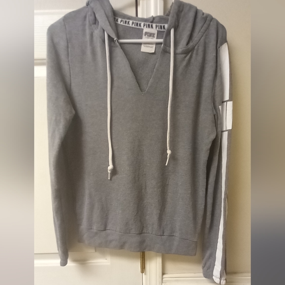 #49 VS Pink V-Neck Hoodie 🤍